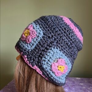 Crochet flowers beanie medium soft comfortable wool yarn new